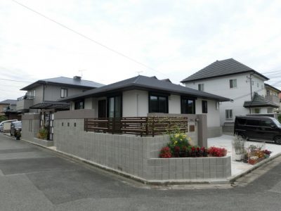 落ち着いた平屋建ての全景です。